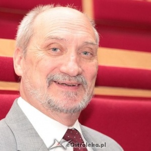 Antoni Macierewicz nadal szefem MON