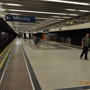 Tragiczny wypadek na stacji Metro Wilanowska (trasa linii zastępczej)