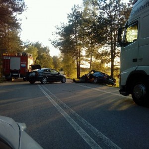 Poważny wypadek w Brodowych Łąkach. Do szpitala trafiły dwie osoby