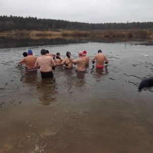 Świąteczne kąpiele ostrołęckich morsów [WIDEO, ZDJĘCIA]