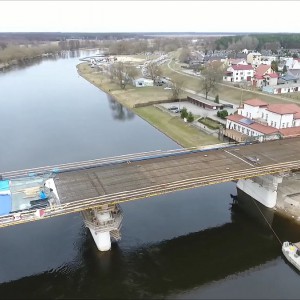 Nowa konstrukcja „starego mostu” spięła brzegi Narwi [WIDEO]