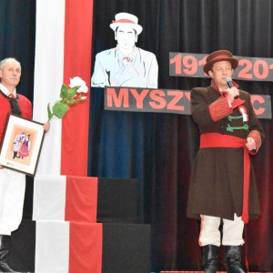 Pieśnią patriotyczną i żołnierską Myszyniec uczcił 100. rocznicę odzyskania Niepodległości [ZDJĘCIA]