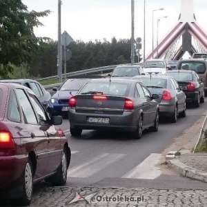 Przejazd przez nowy most tylko dla ciężarówek z tablicami WO