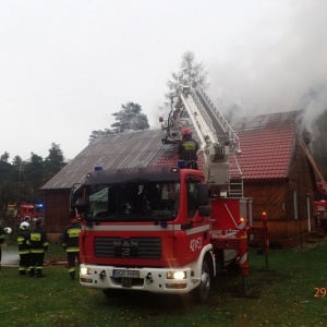 Pożar domu przy drodze krajowej nr 61 [ZDJĘCIA]