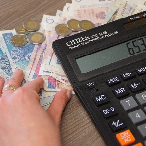Niemal 50% Polaków wysoko ocenia swoją wiedzę o finansach [WIDEO]