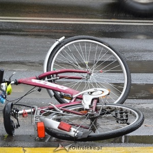 Potrącenie rowerzystki na Ławskiej. 49-letnia kobieta trafiła do szpitala