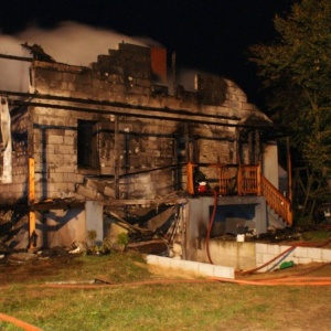 Doszczętnie spłonął dom w Ratajach. Straty sięgają pół miliona złotych