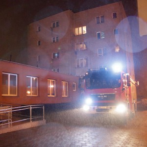 Ostrołęka: Alarm pożarowy w bloku przy ulicy Kilińskiego [ZDJĘCIA]