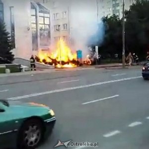 Niebezpieczny pożar w centrum Ostrołęki [ZDJĘCIA, WIDEO]