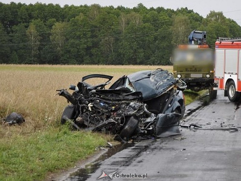 Makabryczny wypadek pod Długosiodłem. 24latek wbił się vw