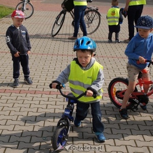 Rowerowy rajd i plenerowe przedstawienie z okazji Dnia Rodziny w Krainie Misiów [ZDJĘCIA]