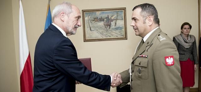 Minister Obrony Antoni Macierewicz, płk. Wiesław  Kukuła, fot. ppor. Robert Suchy/CO MON