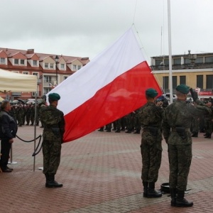 Łomża: Żołnierska przysięga na Starym Rynku [ZDJĘCIA]