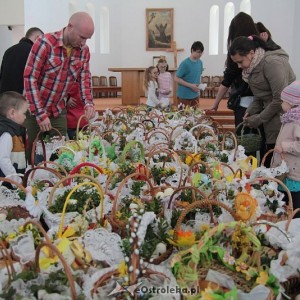 Produkty wegetariańskie i wegańskie coraz popularniejsze w wielkanocnych koszyczkach [WIDEO]