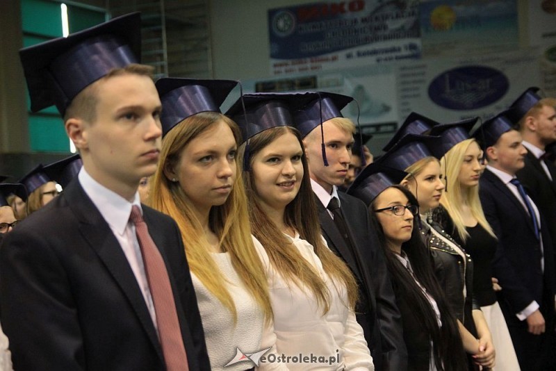 Rozdanie świadectw maturalnych w III LO w Ostrołęce, fot. eOstrołęka.pl