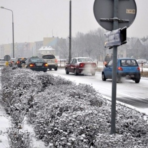 Jak jeździć zimą? Zastosuj się do tych wskazówek