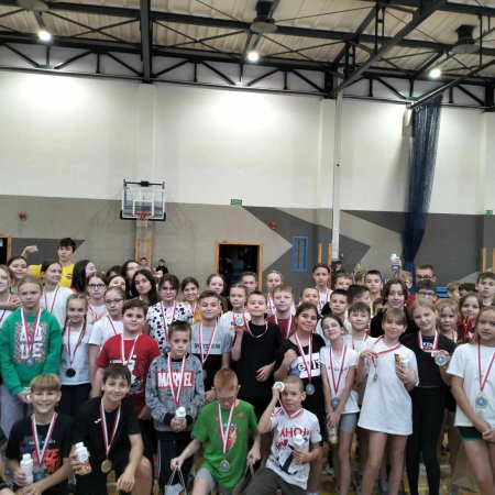 Mikołajkowy wielobój z UKS Atleta Ostrołęka [ZDJĘCIA]