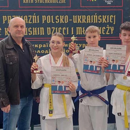 Złoto, złoto, srebro! Medalowy start karateków OKKK w Katowicach