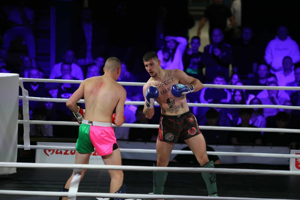 Bielewicz wygrywa ringową wojnę w hali Gołasia! Publika szalała! [ZDJĘCIA]