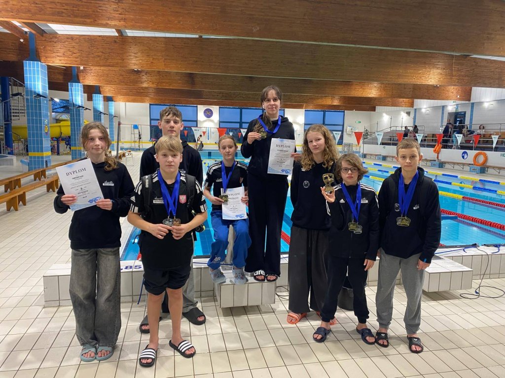 11 medali pływaków UKS Piątka Ostrołęka w Wyszkowie. Padły rekordy!