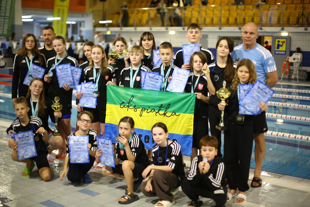 Dominacja ostrołęckich pływaków! UKS Piątka na szczycie klasyfikacji drużynowej