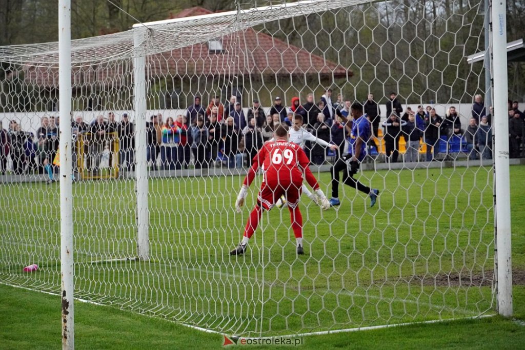 Piłkarski weekend w regionie: Wszystkie oczy zwrócone na hit w Troszynie! [HARMONOGRAM]