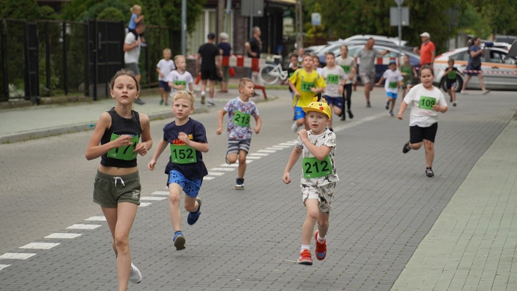 Bieg Kolejarza 2025 w Ostrołęce. Sportowe emocje na osiedlu Stacja [WIDEO, ZDJĘCIA]