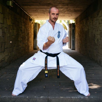 Kimono Karate Kyokushin FUJIMAE – jak wybrać idealny strój treningowy dla karateki?