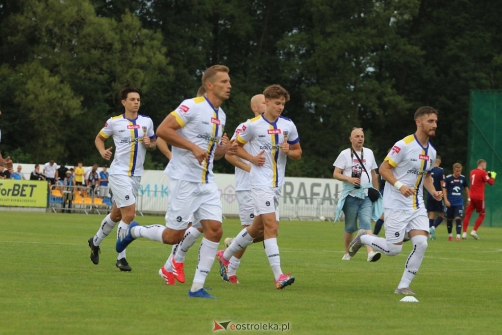 Troszyn poznał siłę lidera III ligi. Osiem goli w Ząbkach [WIDEO]