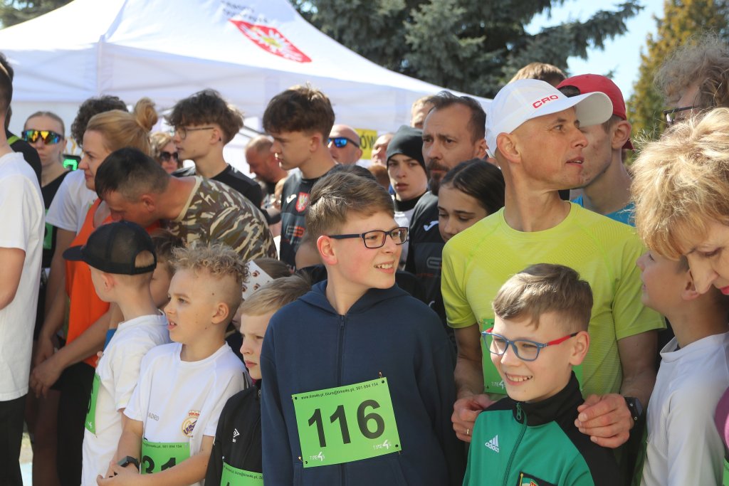 Bieg Papieski 2025 w Ostrołęce. Sportowy hołd dla Jana Pawła II [WIDEO, ZDJĘCIA]