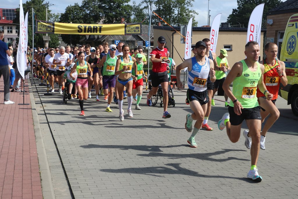 Bieg Miodobrania Kurpiowskiego 2025. Biegowe święto z rekordową frekwencją [WIDEO, ZDJĘCIA]