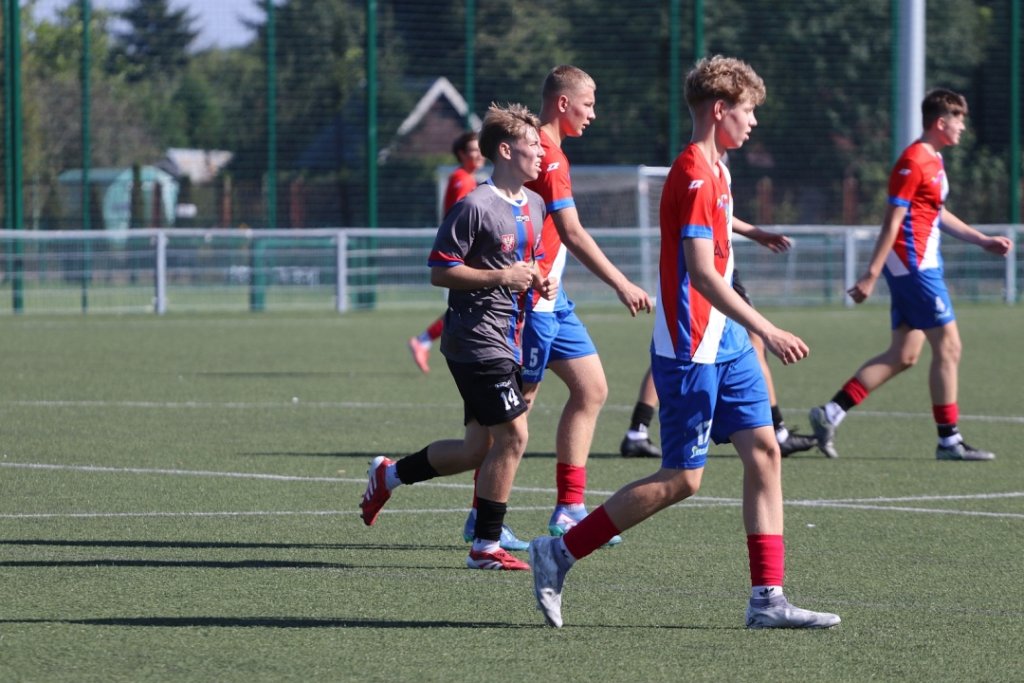 Młoda Narew walczyła z Mazovią. Padły cztery gole [ZDJĘCIA]