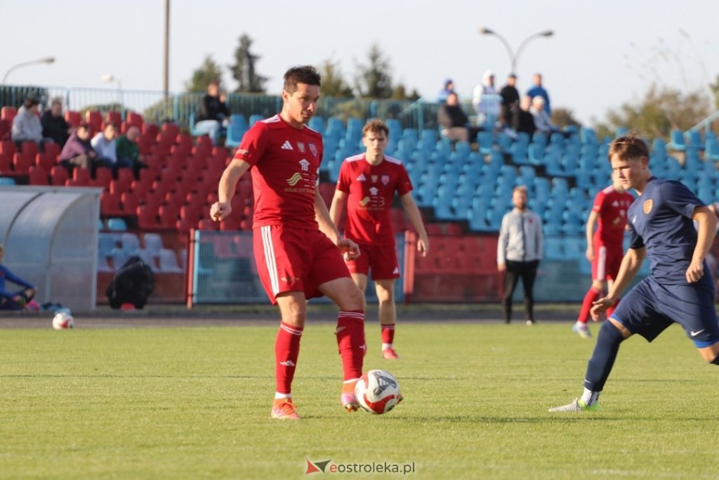 Narew nie dała szans Huraganowi. Pewna wygrana na wyjeździe. Zwycięska passa trwa