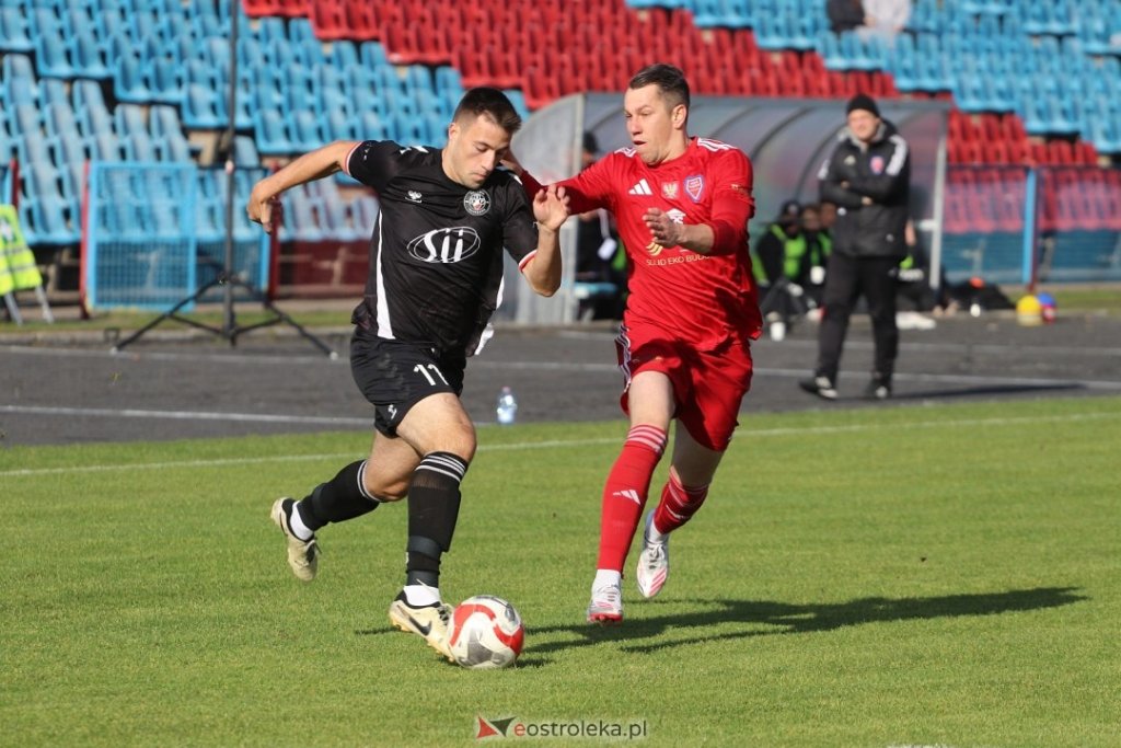 Piłkarski weekend. Za nami hitowe starcia w Ostrołęce. W regionie też było ciekawie [WYNIKI]