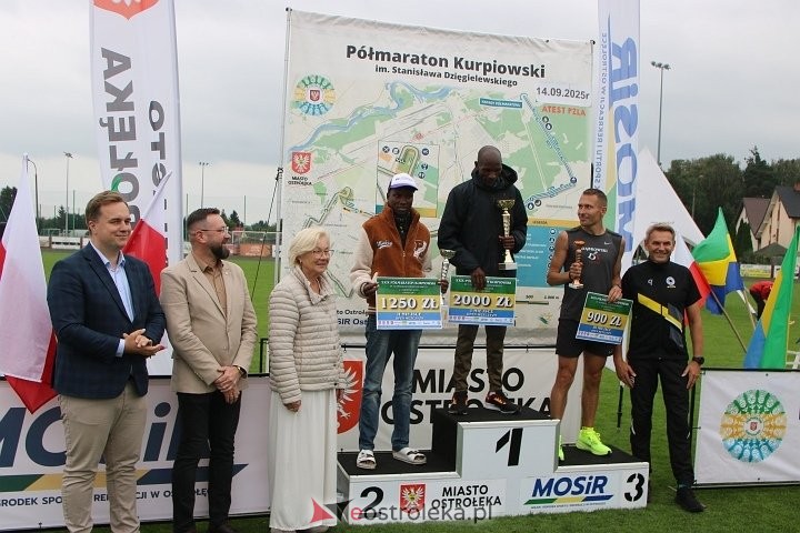 Rekordowy Półmaraton Kurpiowski! Zwycięzca z niesamowitym wynikiem zostawił innych daleko w tyle [WIDEO, ZDJĘCIA]