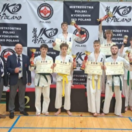 Siedem medali dla Ostrołęki! Karatecy z OKKK z imponującym wynikiem na Mistrzostwach Polski