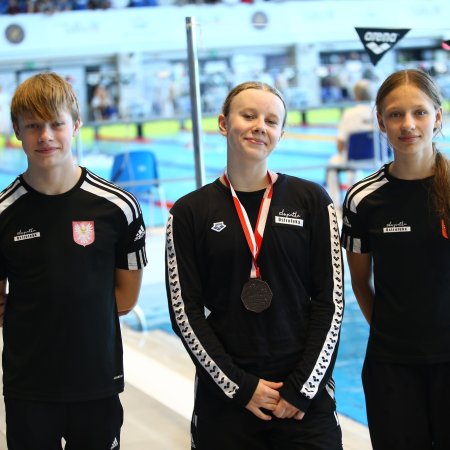 Zuzia na podium! Pływaczka z Ostrołęki z medalem na mistrzostwach młodzików