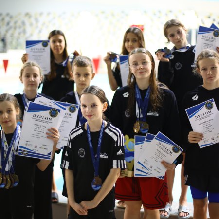 19 medali Piątki w Szczytnie! Ostrołęccy pływacy pokazali klasę na jubileuszu