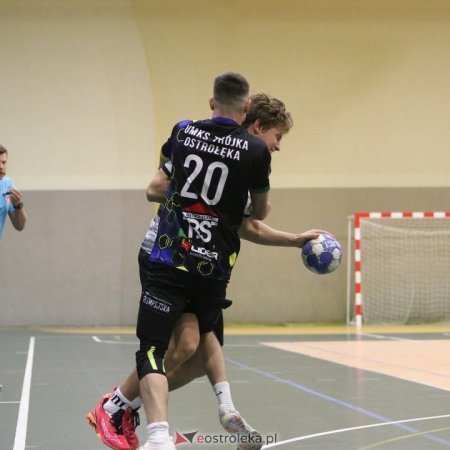 Cenna wygrana Trójki Ostrołęka. Pokonali wyżej notowanego rywala. Zobacz tabelę