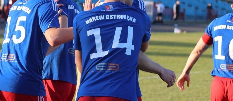 Narew II Ostrołęka i GKS Pokrzywnica walczą łeb w łeb o mistrzostwo A Klasy [TABELA]