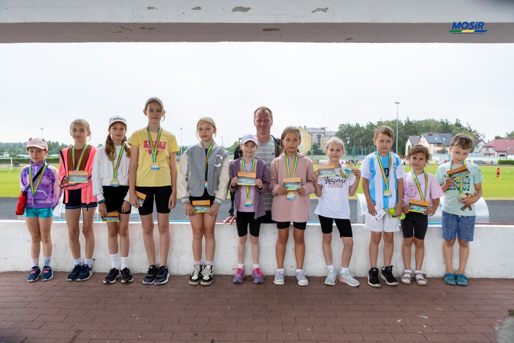 Finał "Sportowych wakacji w mieście 2025" - młodzi lekkoatleci z medalami [ZDJĘCIA]