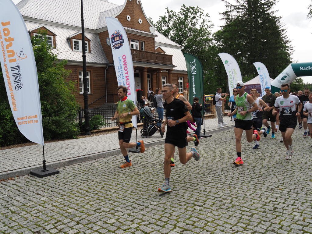 Ponad 240 biegaczy w lesie! Piąta edycja Love'Las Run przeszła do historii