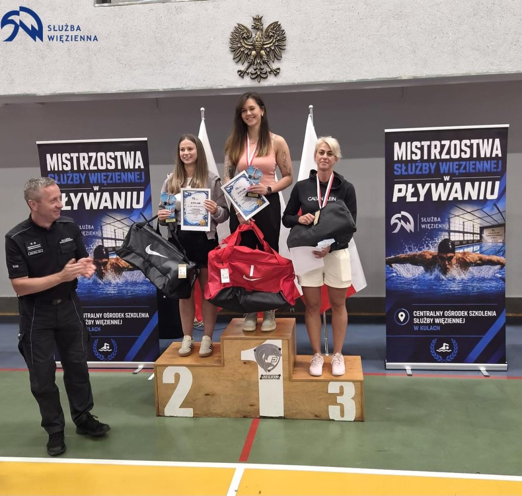 Pływackie podia dla Przytuł Starych. Świetny występ funkcjonariuszy z naszego regionu