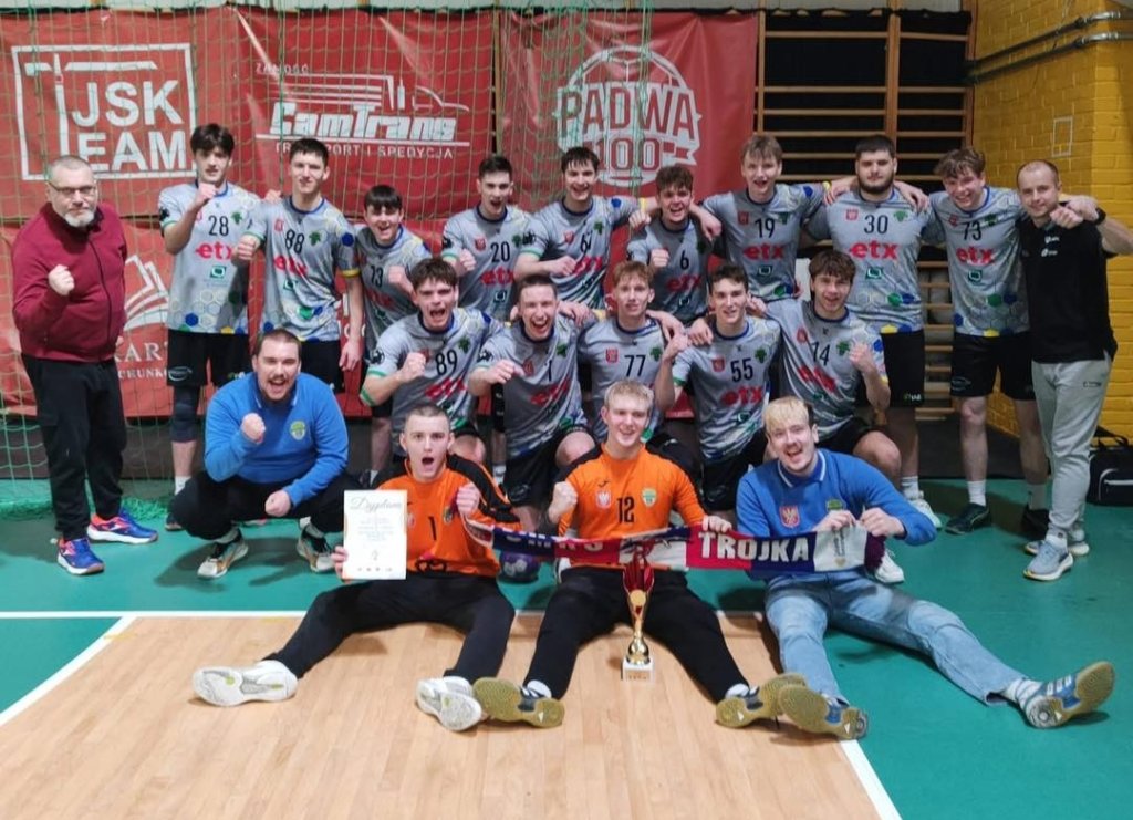 Mocno Trójka! Efektowny styl i pewny awans - juniorzy z Ostrołęki idą jak burza