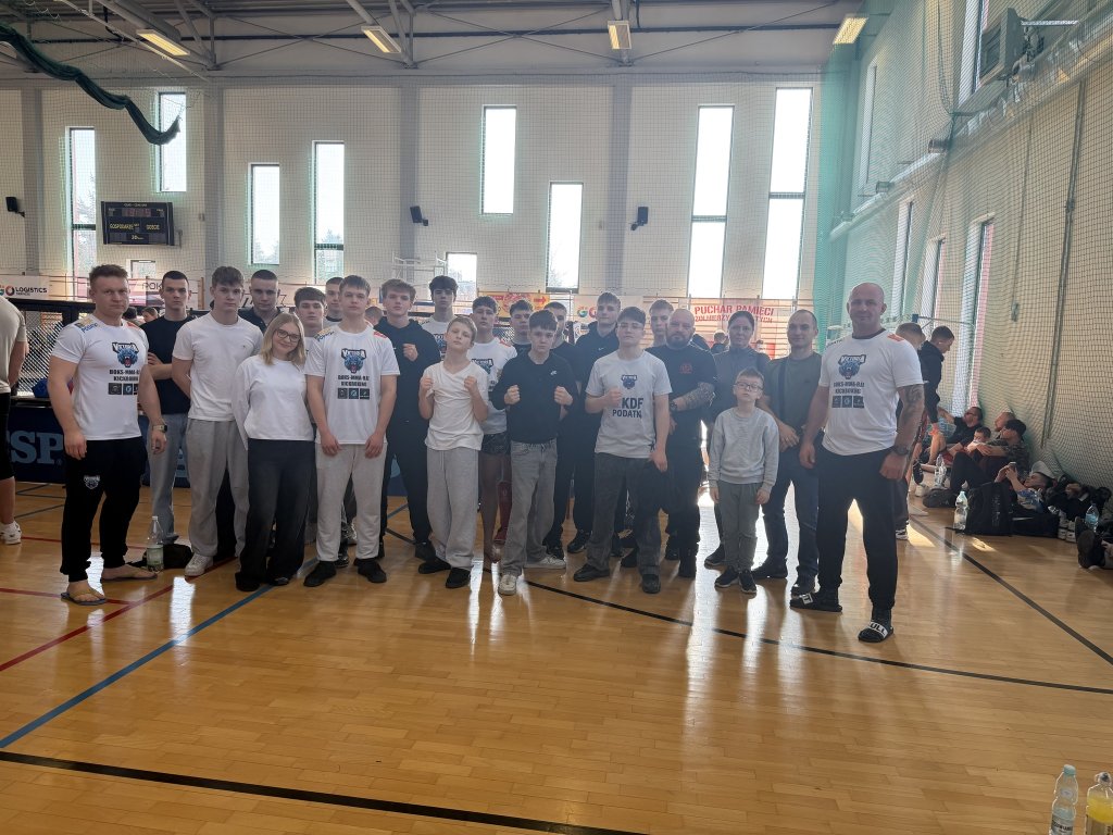 Trzy złota i brąz! Victoria Ostrołęka błyszczy na Pucharze Żołnierzy Wyklętych w MMA