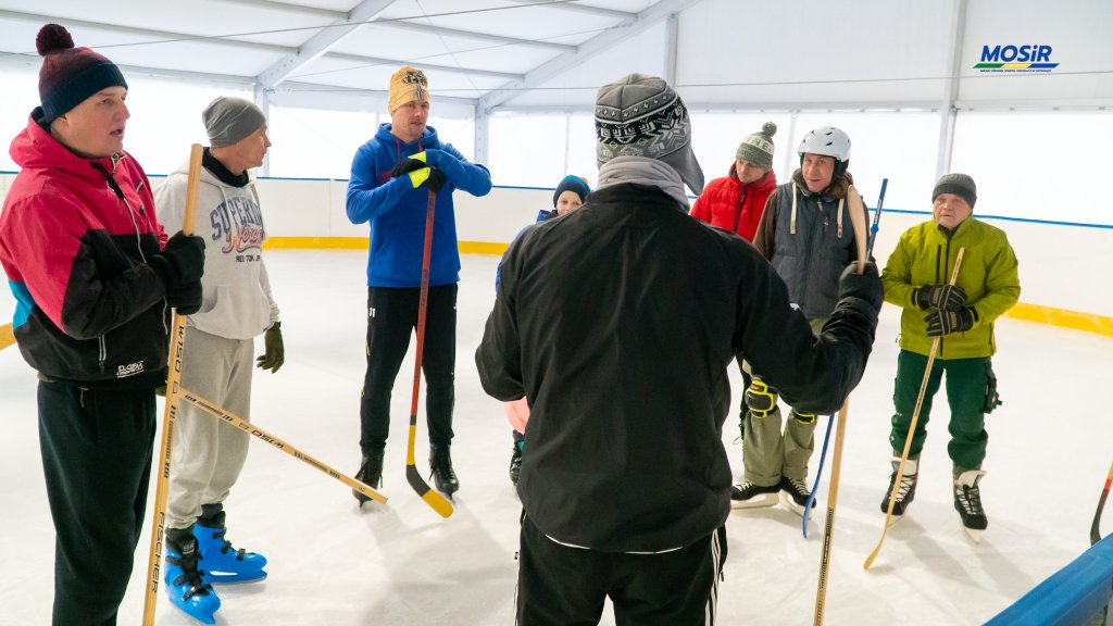 Hokej na lodowisku miejskim! "Za rok rewanż" - obietnica dotrzymana [WIDEO, ZDJĘCIA]