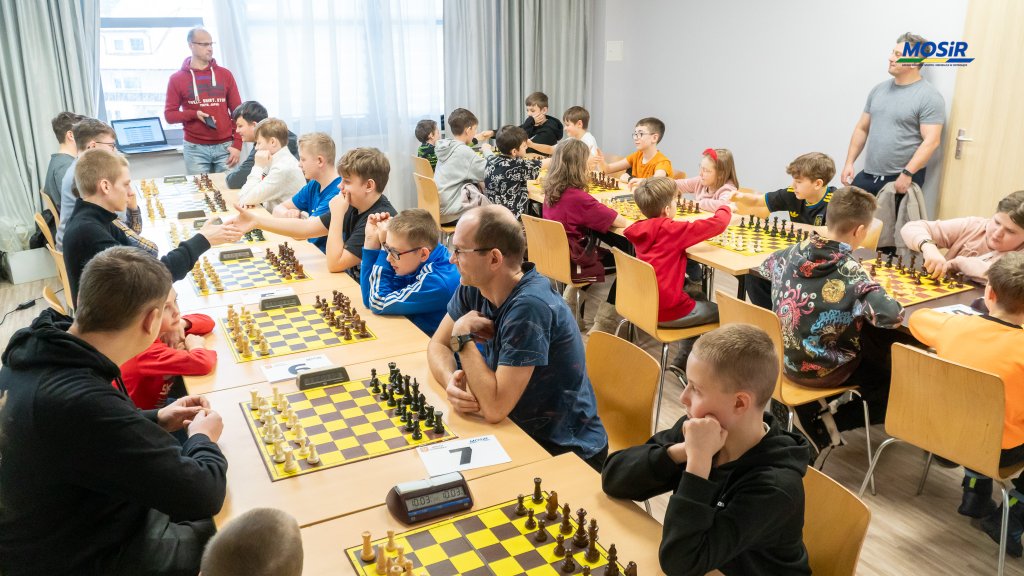 Turniej szachowy w Parku Wodnym. Łukasz Staśkiewicz najlepszy wśród prawie 30 zawodników [WIDEO, ZDJĘCIA]