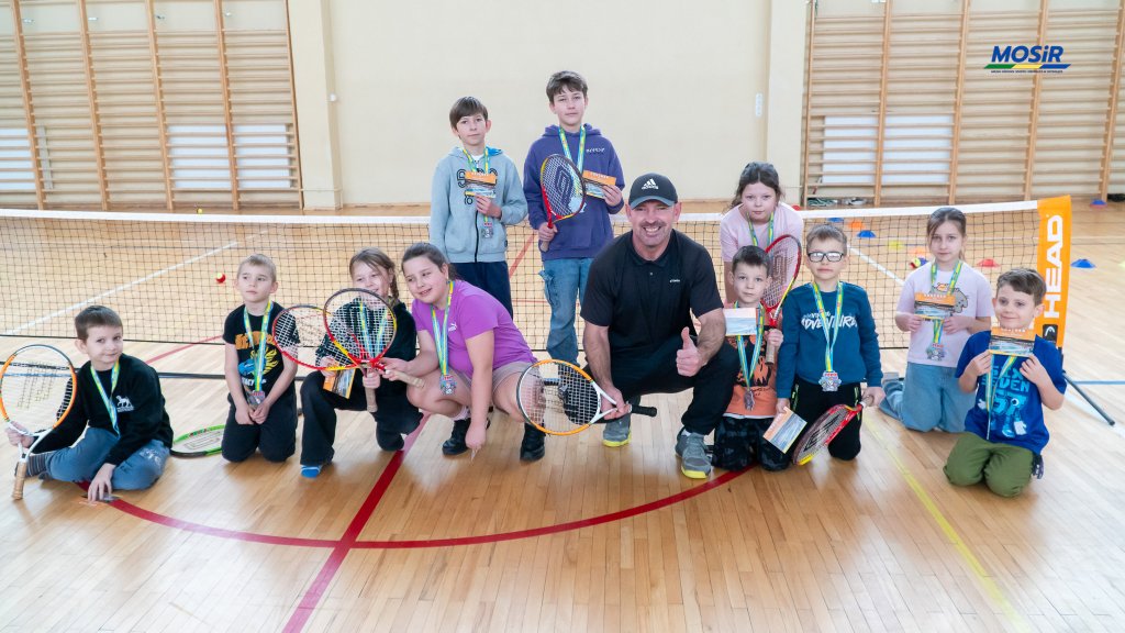 Nauka tenisa w Ostrołęce. Młodzi idą śladami Świątek i Hurkacza [WIDEO, ZDJĘCIA]