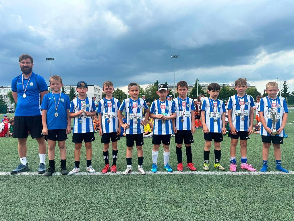 Młodzi piłkarze z Ostrołęki w formie. Trofea z dwóch turniejów