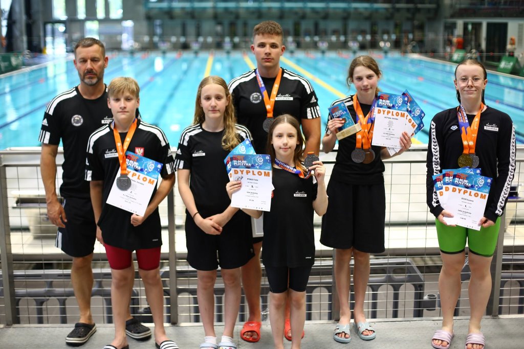 Od Młodzika do Olimpijczyka. Sześć medali pływaków Piątki Ostrołęka na finale w Warszawie